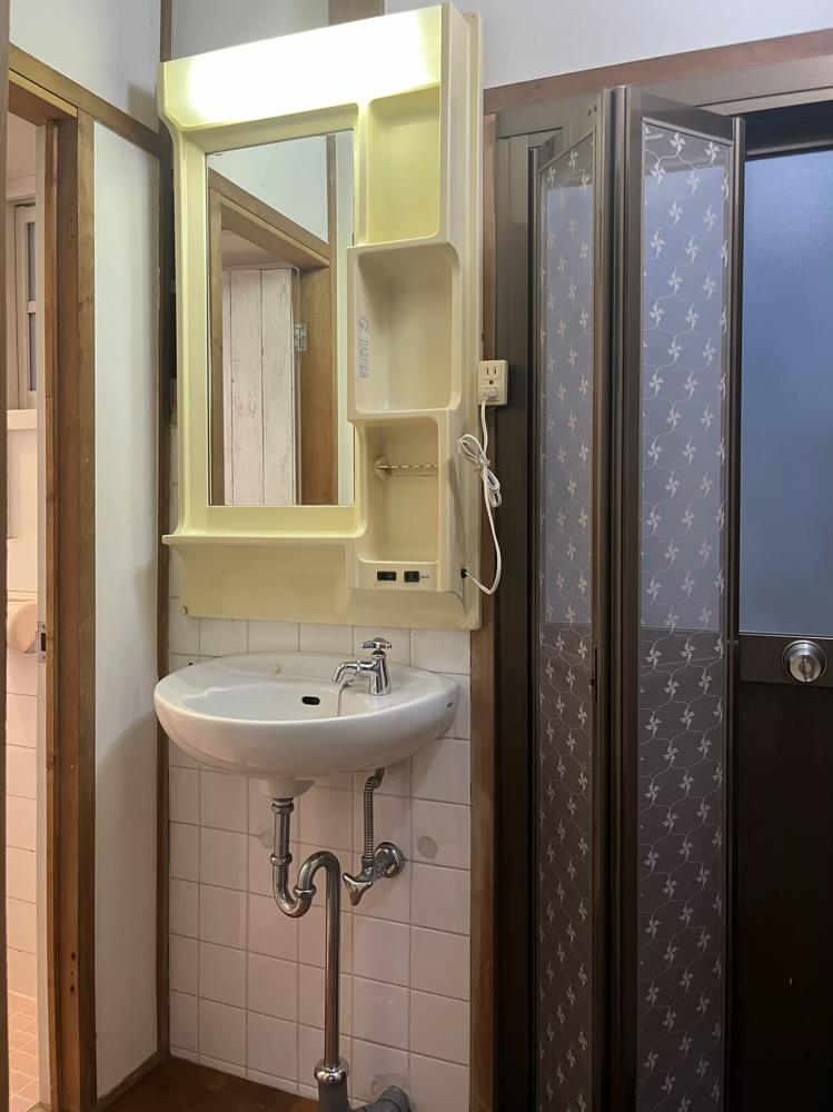 神戸市灘区薬師通の賃貸物件/トイレを出てすぐの手洗い場。