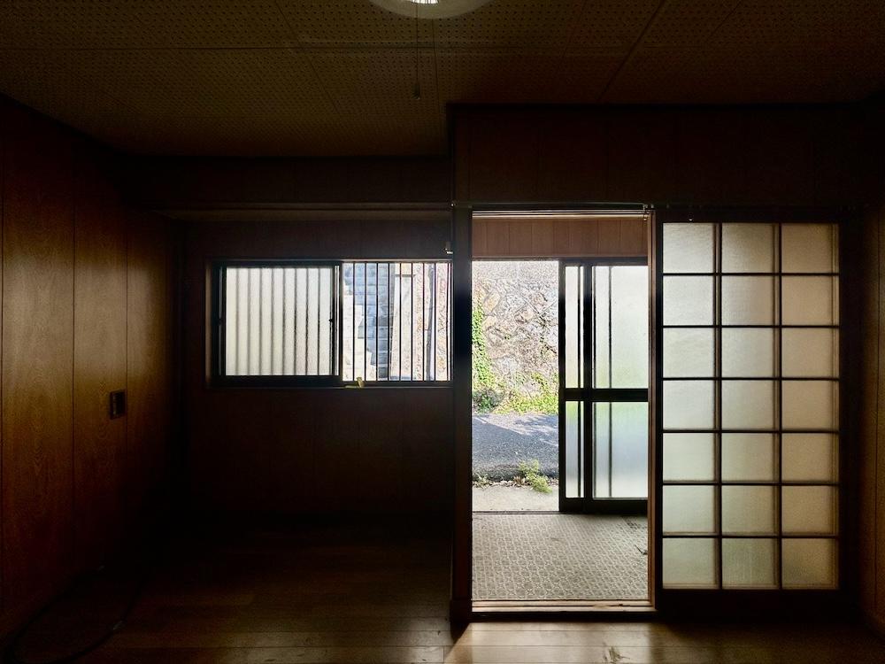 神戸市兵庫区千鳥町の賃貸物件/玄関から光が差し込みます