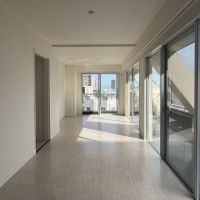 神戸市中央区北野町の賃貸物件/縦長のリビング、家具は少なめが似合いそう。