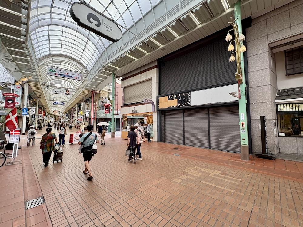 神戸市中央区元町通の賃貸物件/買い物の人、通勤の人。いろんな人が行き交います（既存店舗は解体・建替）。