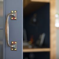 宝塚市旭町の売買物件/扉の取っ手までこだわりを感じます