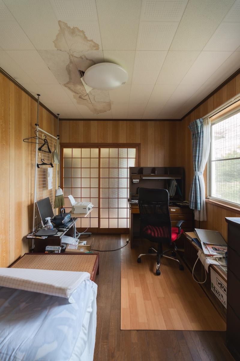 三田市末の売買物件/天井に雨染みがあるため、屋根の修繕が必要になりそう