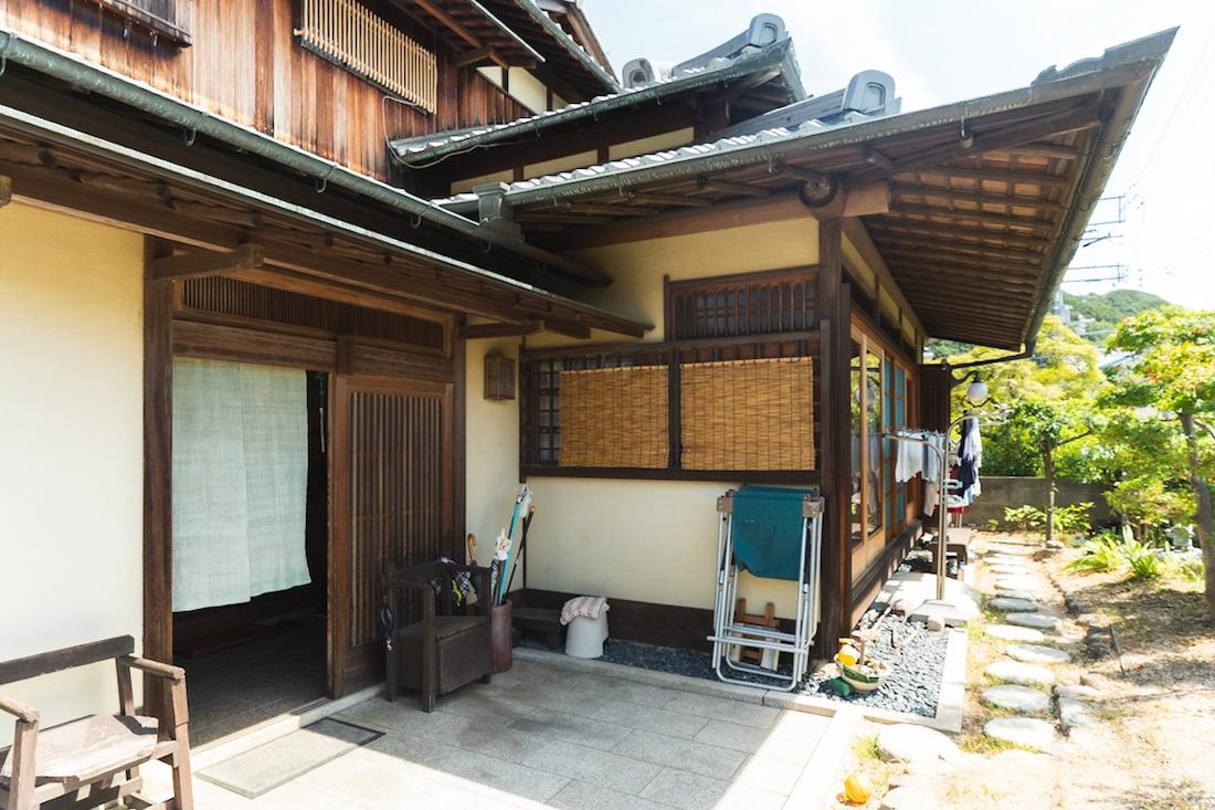 神戸市須磨区高倉台の売買物件/暖簾にすだれ、季節にあわせた設えが似合う日本家屋