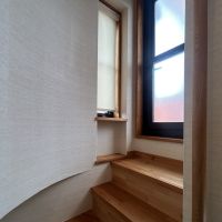 西宮市浜町の売買物件/屋上へとつながる階段。