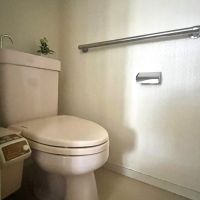 神戸市灘区五毛通の売買物件/3階にもトイレ。