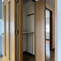 神戸市中央区北野町の賃貸物件/廊下沿いの収納スペース。