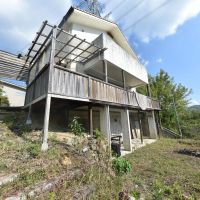 西宮市国見台の売買物件/西側の庭。キャンプだってできる広さ