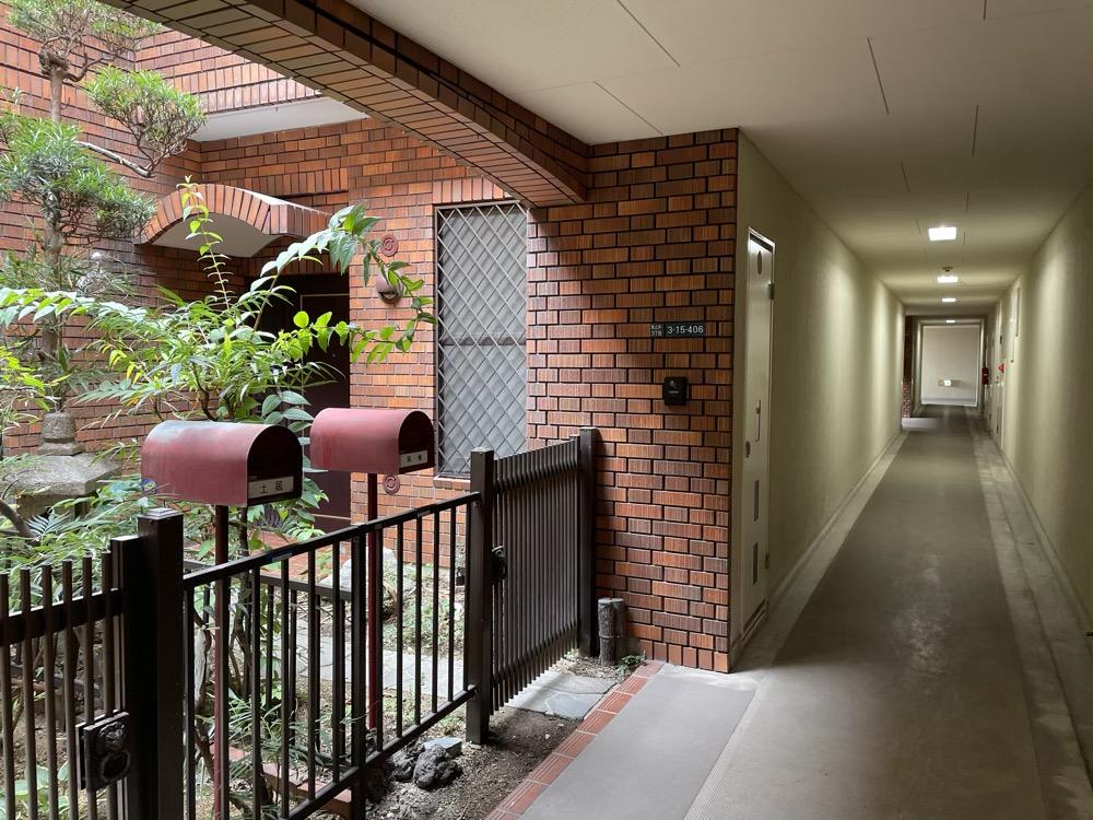 姫路市東辻井の売買物件/内廊下から突然の外部空間