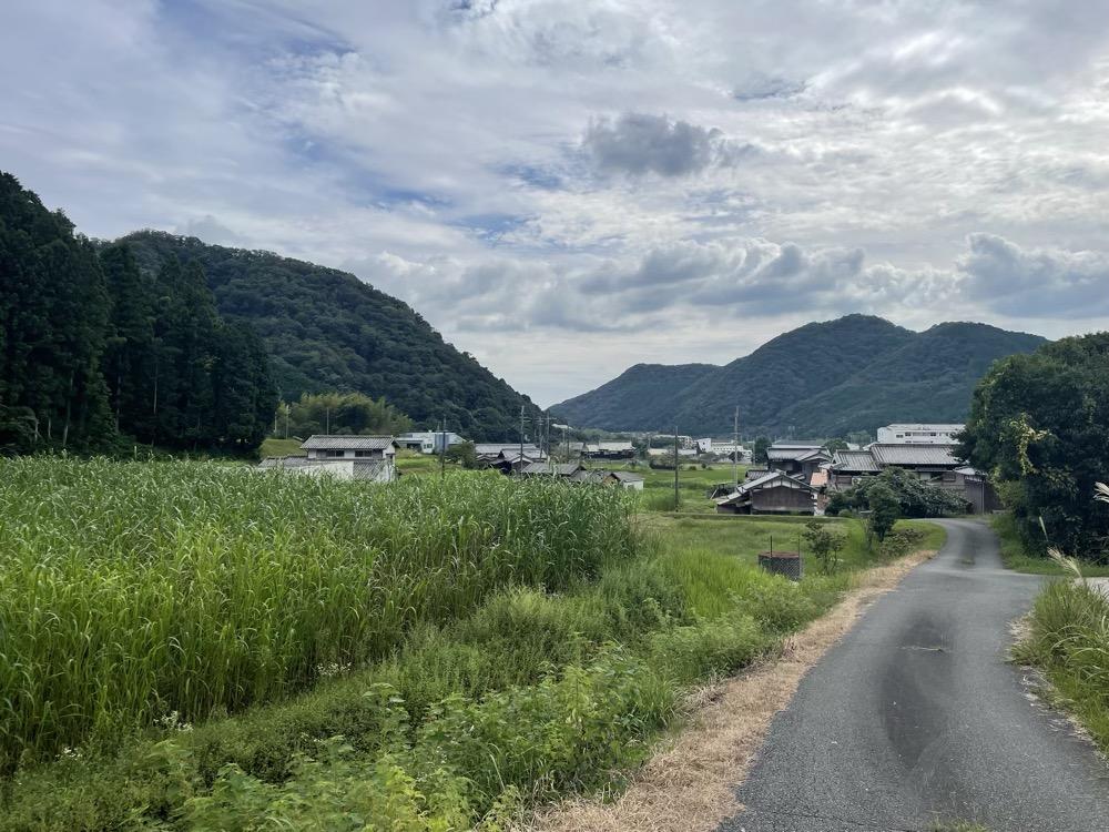 姫路市夢前町芦田の売買物件/敷地に至る道は細い農道です。