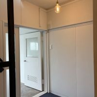 明石市松が丘1丁目の賃貸物件/かわいい照明とネイビーのカーペット