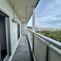 神戸市須磨区一ノ谷町の賃貸物件/バルコニーも細く長いです。