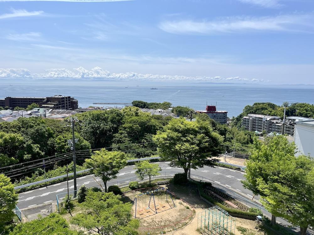 神戸市須磨区一ノ谷町の賃貸物件/目の前が公園なので、景色はとびきり抜けています。