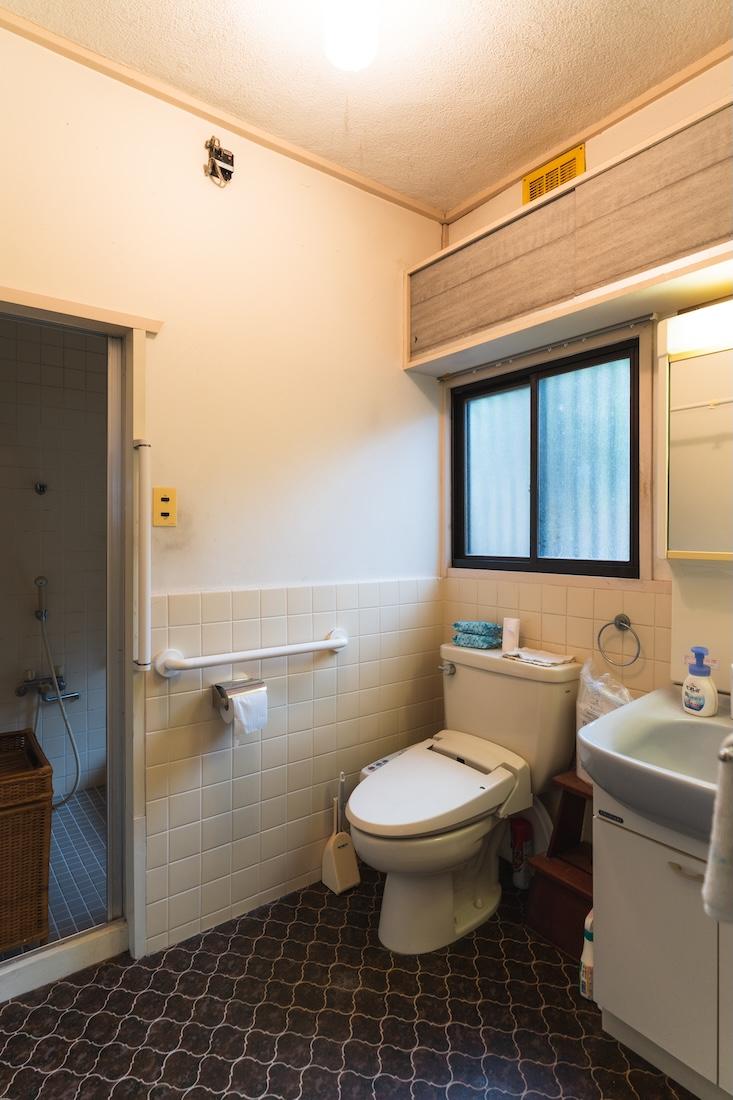 西宮市苦楽園二番町の売買物件/トイレと洗面、脱衣所は一体となります