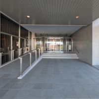 神戸市東灘区岡本の賃貸物件/奥行きのあるエントランス。