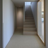 神戸市垂水区舞子坂の売買物件/リビングへと視線が抜ける玄関。