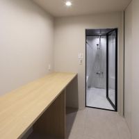 神戸市垂水区舞子坂の売買物件/玄関から洗面、バスルーム、パントリーへ。実際に歩いてみると、動線がよく考えられていることが分かります。