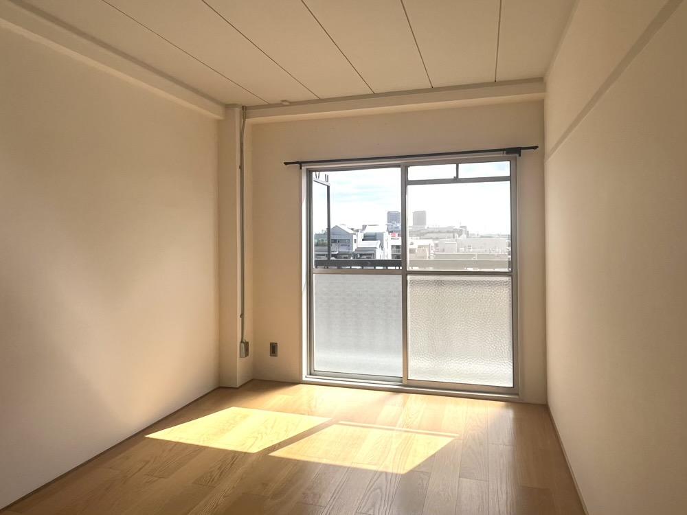 尼崎市南武庫之荘の賃貸物件/こちらの部屋にも気持ちのいい日差しが入ります（502号室）