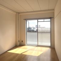 尼崎市南武庫之荘の賃貸物件/こちらの部屋にも気持ちのいい日差しが入ります（502号室）