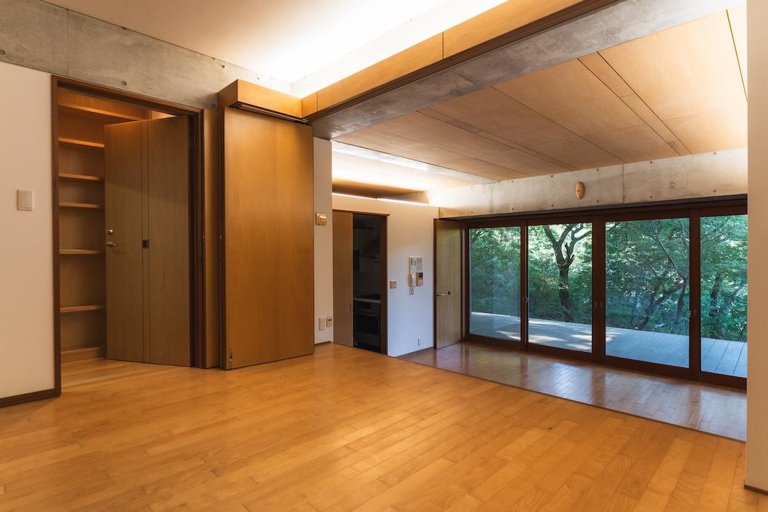 西宮市鷲林寺南町の賃貸物件/寝室の戸を開け放てば、広々としたワンルームに