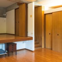 西宮市鷲林寺南町の賃貸物件/コンクリートと木質の組み合わせが心地よい