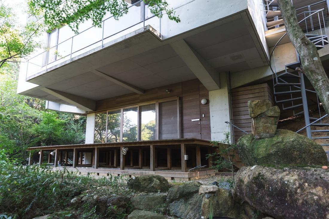 西宮市鷲林寺南町の賃貸物件/山際に建つ邸宅のアンダーグラウンド