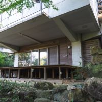 西宮市鷲林寺南町の賃貸物件/山際に建つ邸宅のアンダーグラウンド