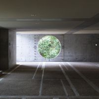 西宮市鷲林寺南町の賃貸物件/このピロティにも駐車可能