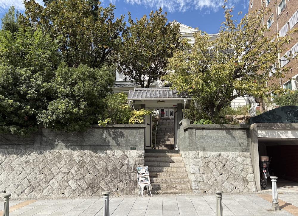 神戸市中央区北野町の賃貸物件/街なかに、緑に包まれるひととき。