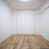 西宮市老松町の賃貸物件/シンプルでどんなインテリアにも合いそうな洋室