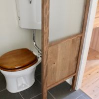 神戸市東灘区森南町の賃貸物件/トイレのフタが木製ってのがいい
