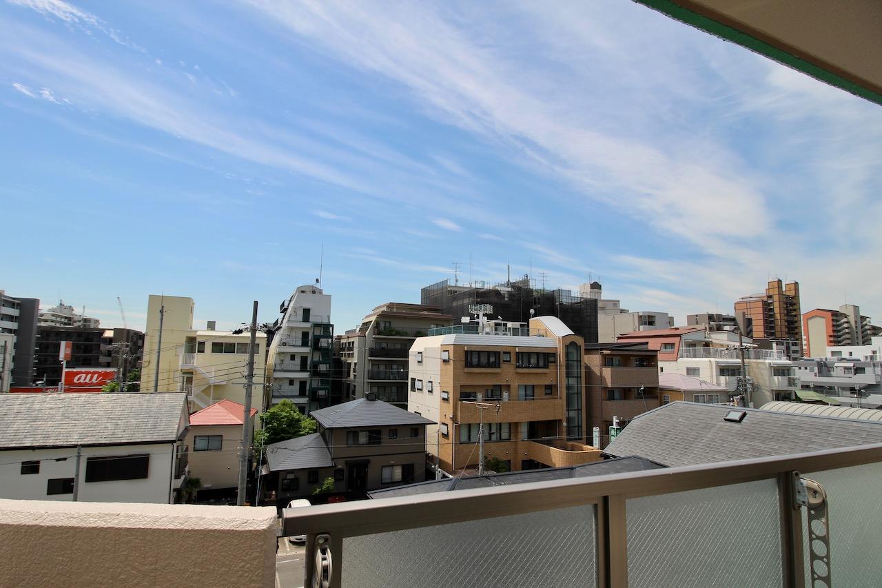 神戸市東灘区森南町の賃貸物件/バルコニーから。空が抜けてて気持ちいい