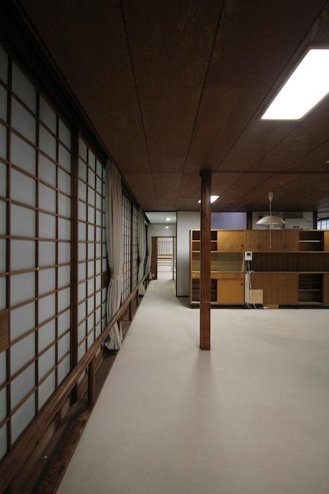 宝塚市野上の売買物件/端から端まで障子が並ぶ