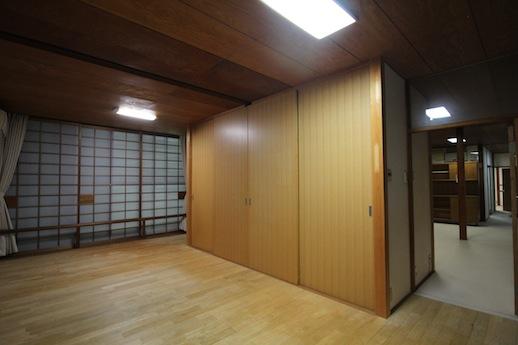 宝塚市野上の売買物件/東側の寝室はフローリング敷