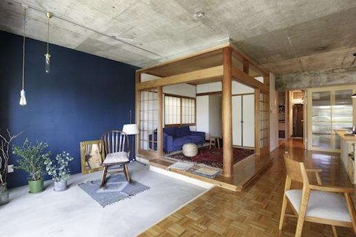 芦屋市東芦屋町の賃貸物件/内とも外ともつかない土間リビング。室内に縁側のようなスペースも