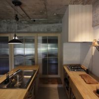芦屋市東芦屋町の賃貸物件/家具のようにしつらえられたオーダーキッチン