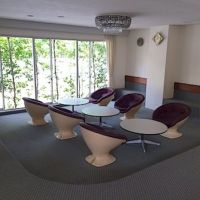 芦屋市東芦屋町の賃貸物件/共用部の家具もレトロで素敵