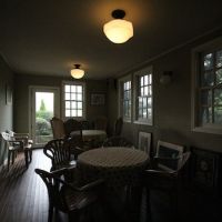 西宮市湯元町の賃貸物件/1階カフェの別室。外国の一軒家を思わせる。