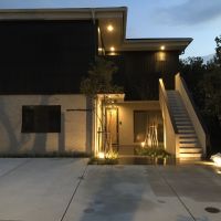 芦屋市翠ケ丘町の賃貸物件/ライトアップされた夕景は、雰囲気を一層引き立てます