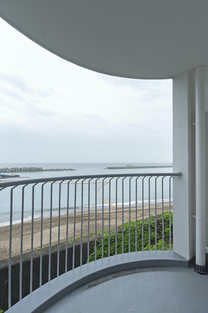 神戸市垂水区塩屋町の賃貸物件/目の前に広がる海と空とビーチをひとりじめ