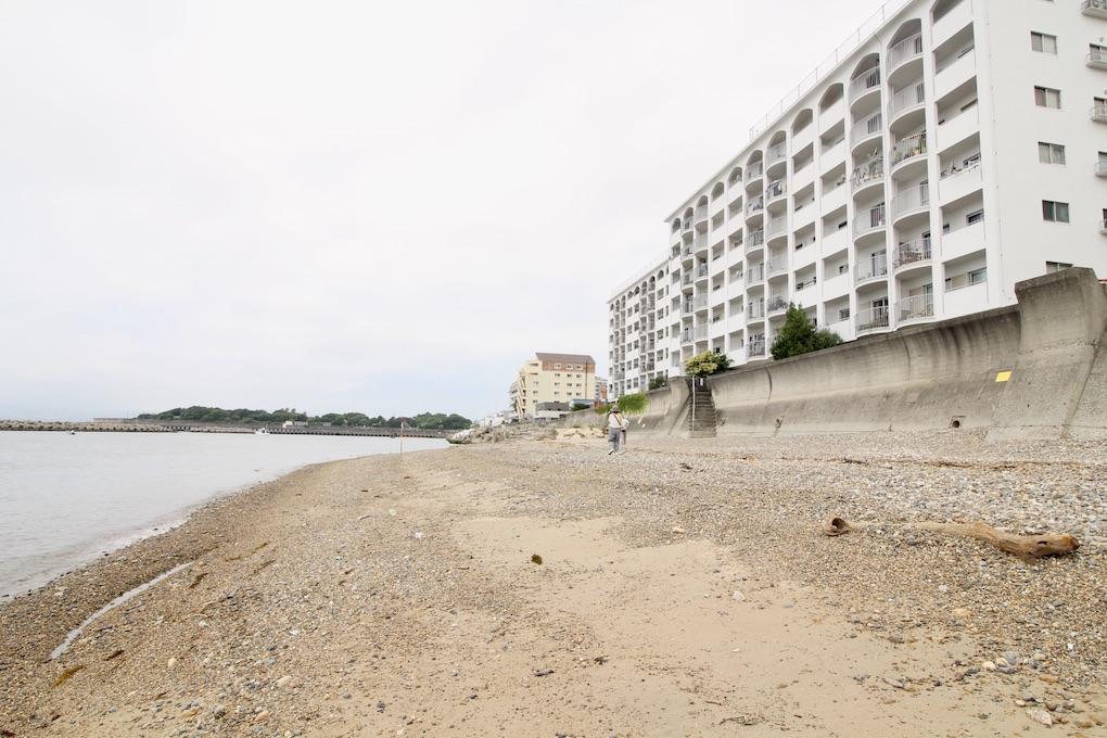 神戸市垂水区塩屋町の賃貸物件/ビーチの真ん前のリゾートホテルのような外観