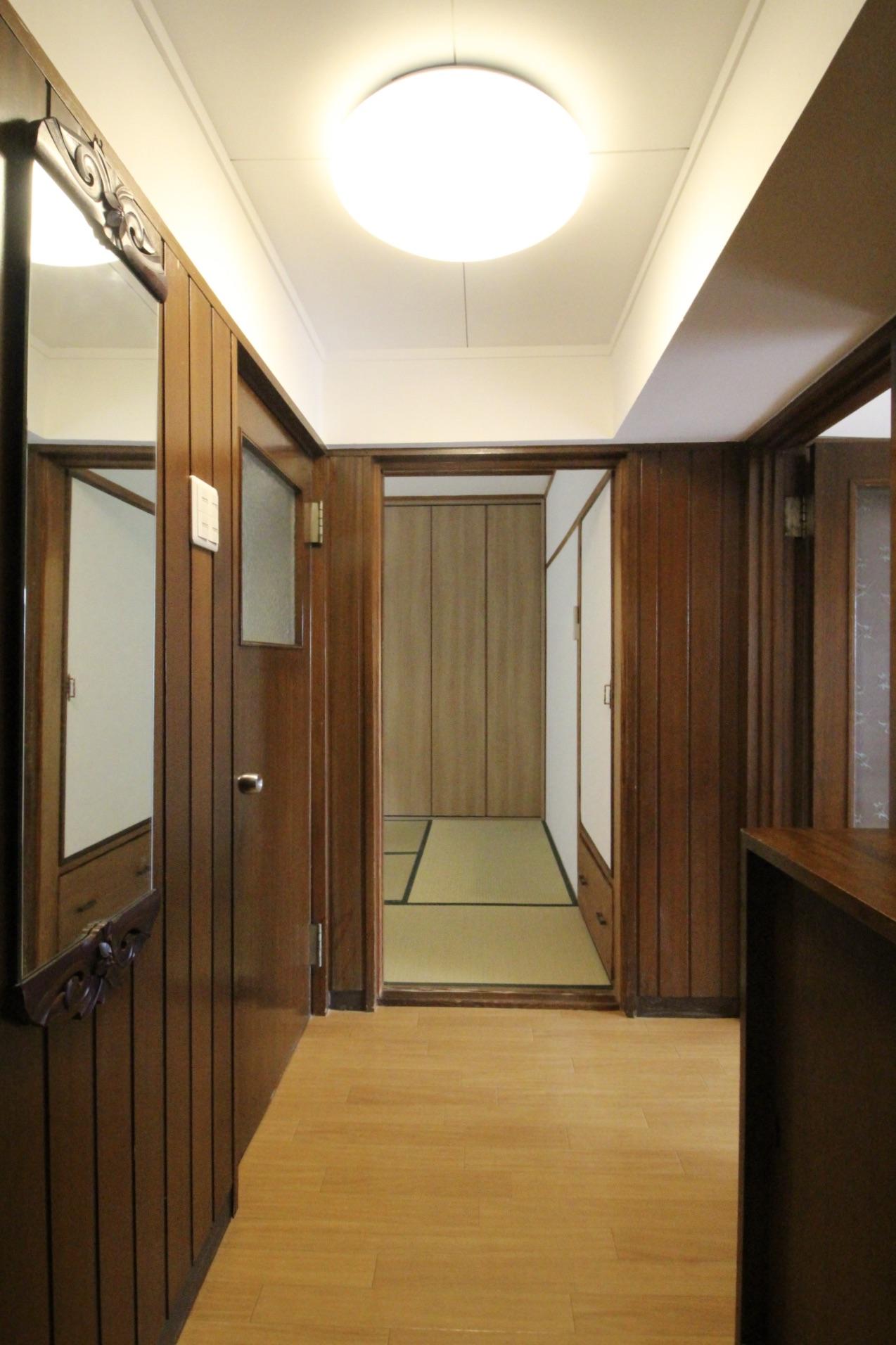 神戸市灘区赤松町の売買物件/飴色に育った、木の壁や建具の味わい。