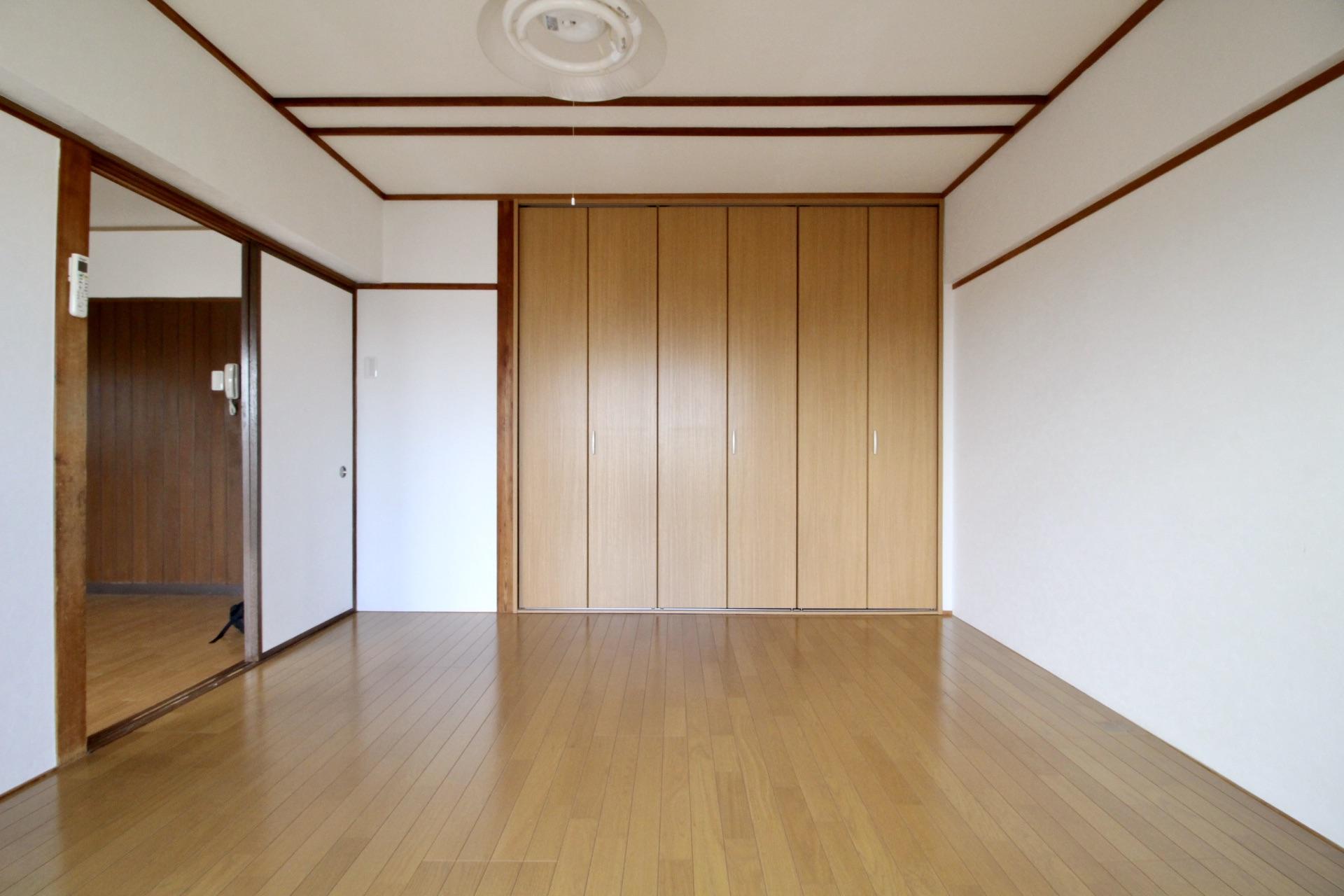 神戸市灘区赤松町の売買物件/シンプルな洋室は、使い方も自由に。