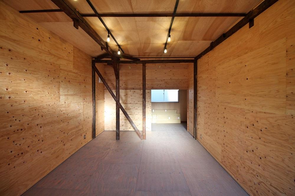 京都市中京区三条通神泉苑西入今新在家西町の賃貸物件/Room No6　2階の床はグレーに塗装されてます