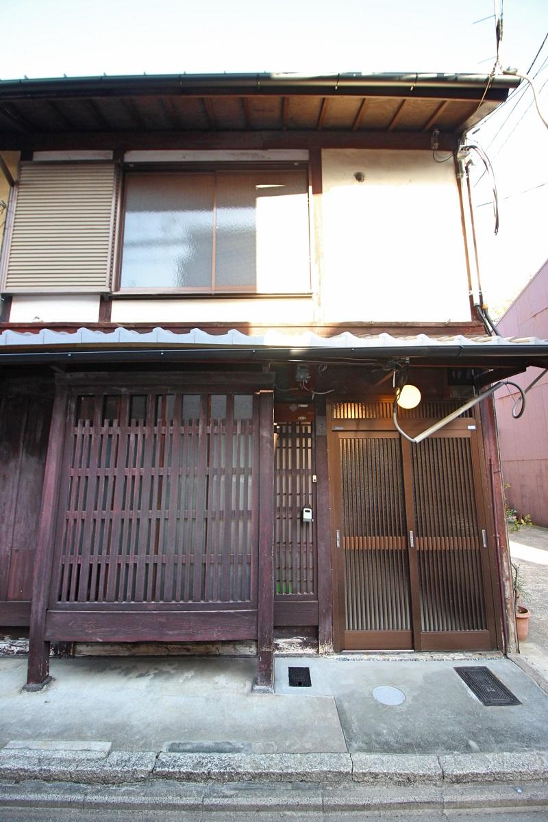 京都市中京区三条通神泉苑西入今新在家西町の賃貸物件/前面の町家棟、店舗が決まればサッシ部分が取り除かれます