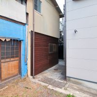 京都市上京区下長者町通土屋町西入二本松町の売買物件/ブルーシートの建物は隣家（空き家）（写真は前回募集時のもの）