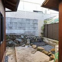 京都市左京区鹿ヶ谷上宮ノ前町69の賃貸物件/目線が気にならない庭にはお地蔵さんもいます。