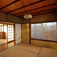 京都市左京区鹿ヶ谷上宮ノ前町69の賃貸物件/2階はどちらの部屋も窓が多く気持ちよい