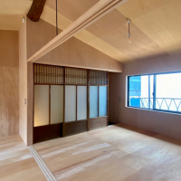 京都市東山区五条橋東4丁目の賃貸物件/勾配天井でゆったりな空間です