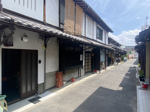 京都市東山区五条橋東4丁目の賃貸物件/路地にズラリと並ぶ京町家