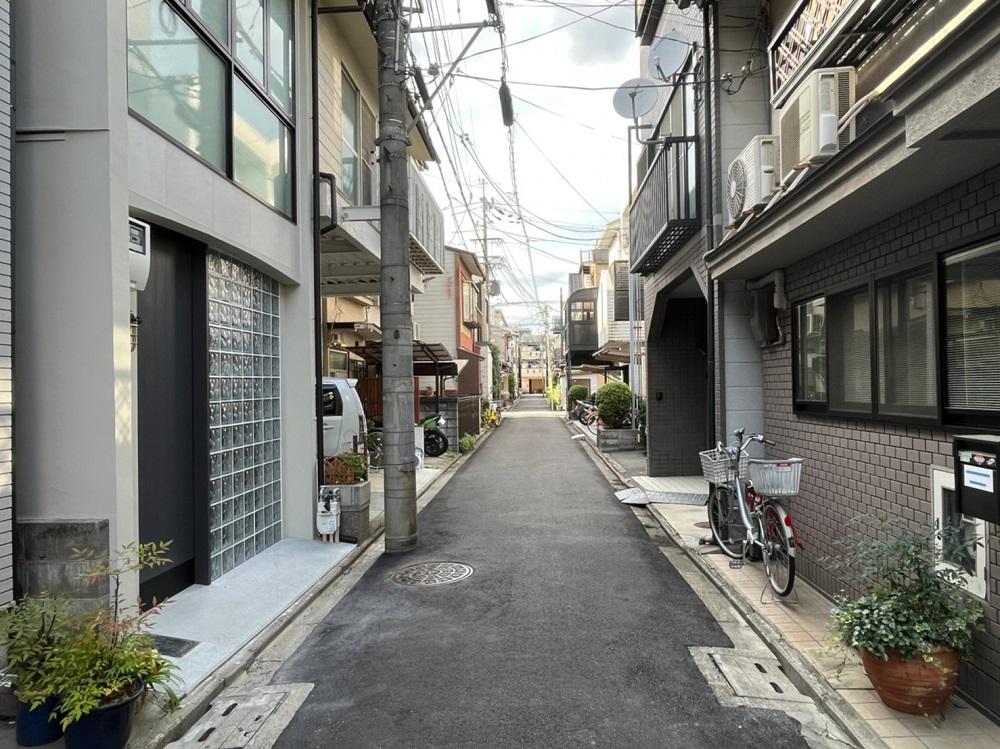 京都市右京区西院西三蔵町の売買物件/前面道路